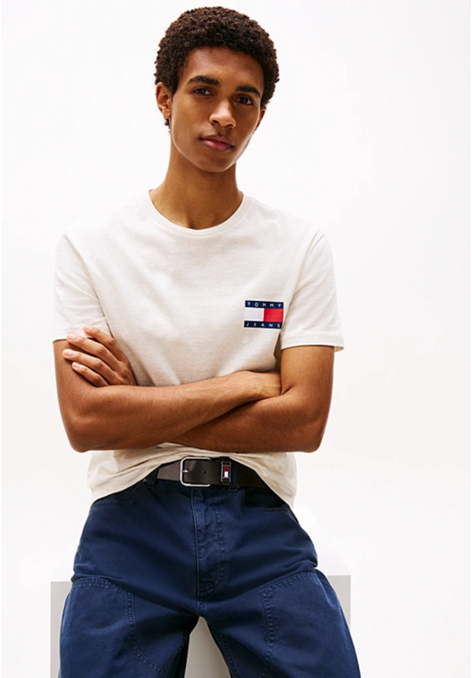 CAMISETA SLIM ESSENTIAL FLAG | TOMMY...